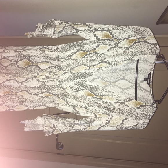 Express XXS Snakeskin Romper NWT - Picture 2 of 2